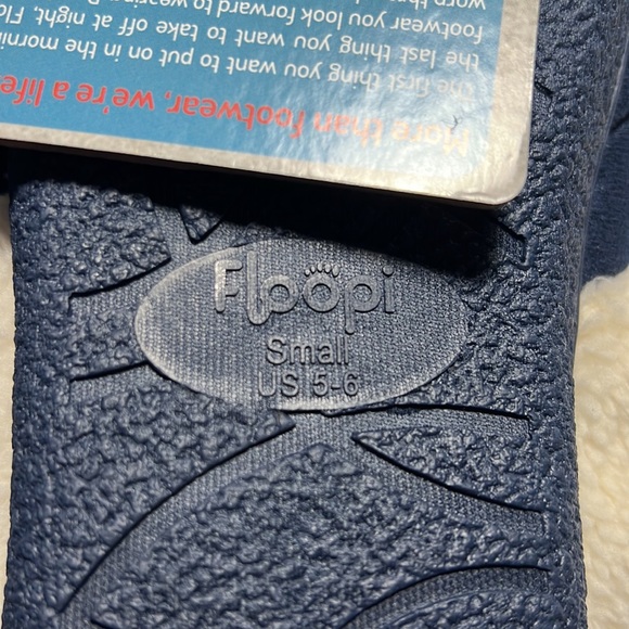 Flopping Navy Slippers - Picture 4 of 5